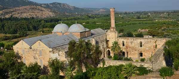 Entrada de la mezquita de İsa Bey en Selçuk